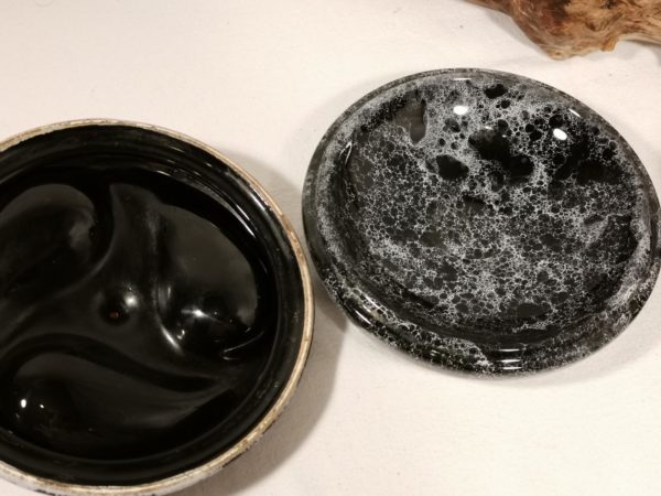 Aschenbecher Pfeifenascher mit Ablage für 3 Pfeifen und Tabaktopf Keramik